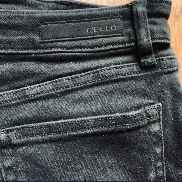 NEW - CELLO Jeans Women's Juniors High Rise Ripped Denim Shorts - large - Picture 5 of 7